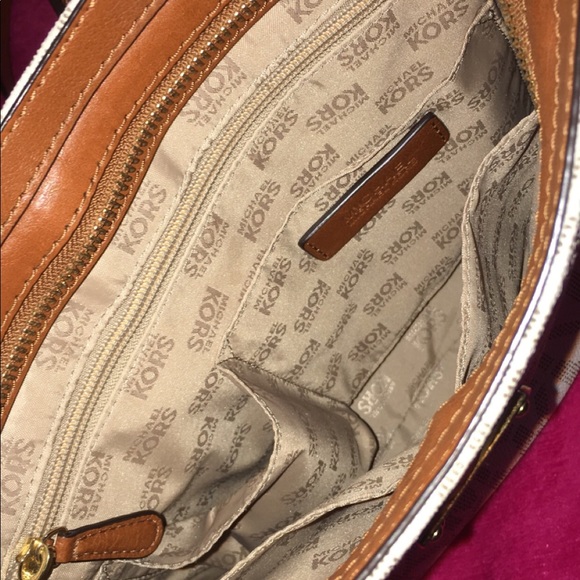 Michael Kors Crossbody - Picture 3 of 3